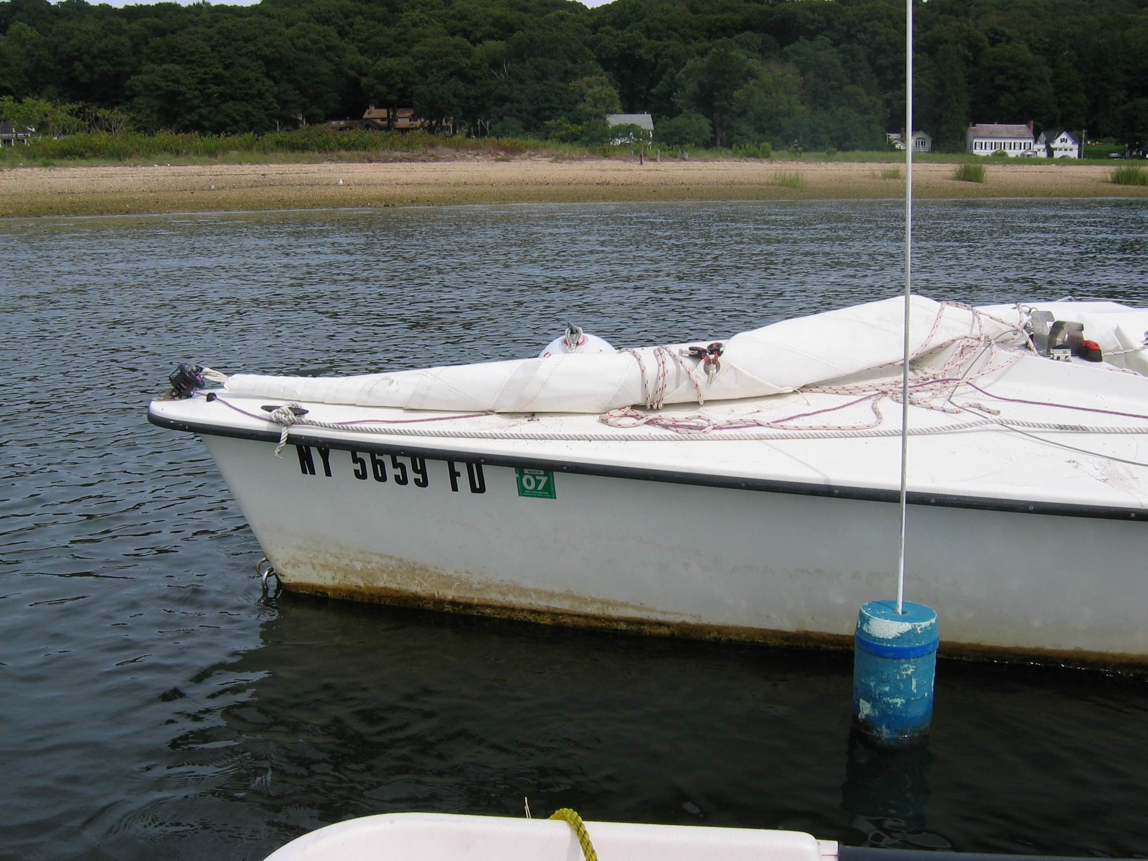 Precision 185 Bow profile on water